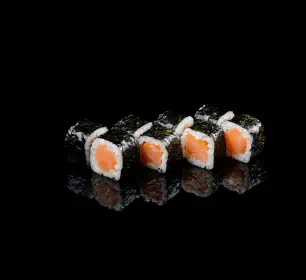 Smoked Salmon hosomaki